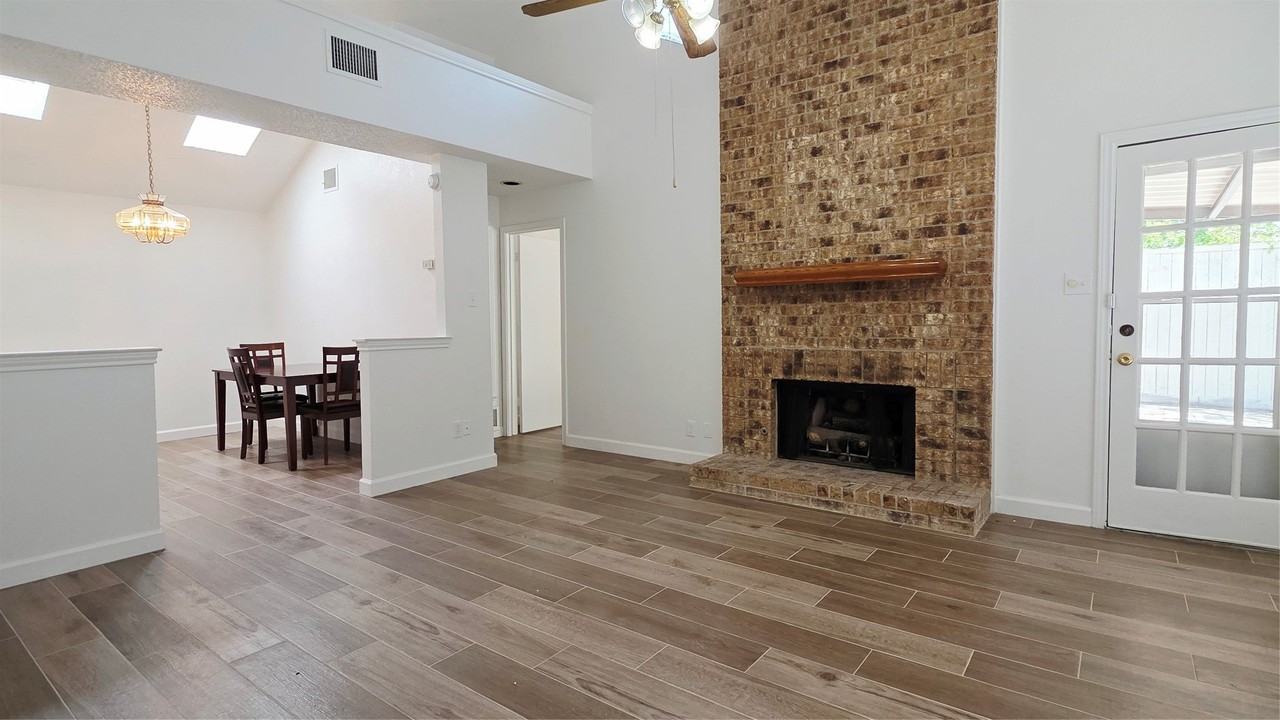 2408 Centaurus Dr - Photo 5 of 24