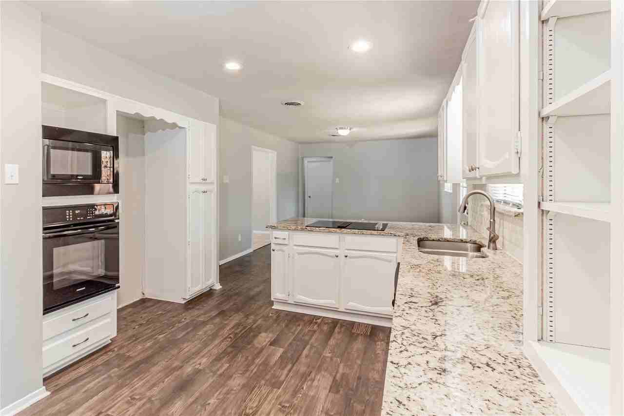 1021 Patricia St - Photo 3 of 21