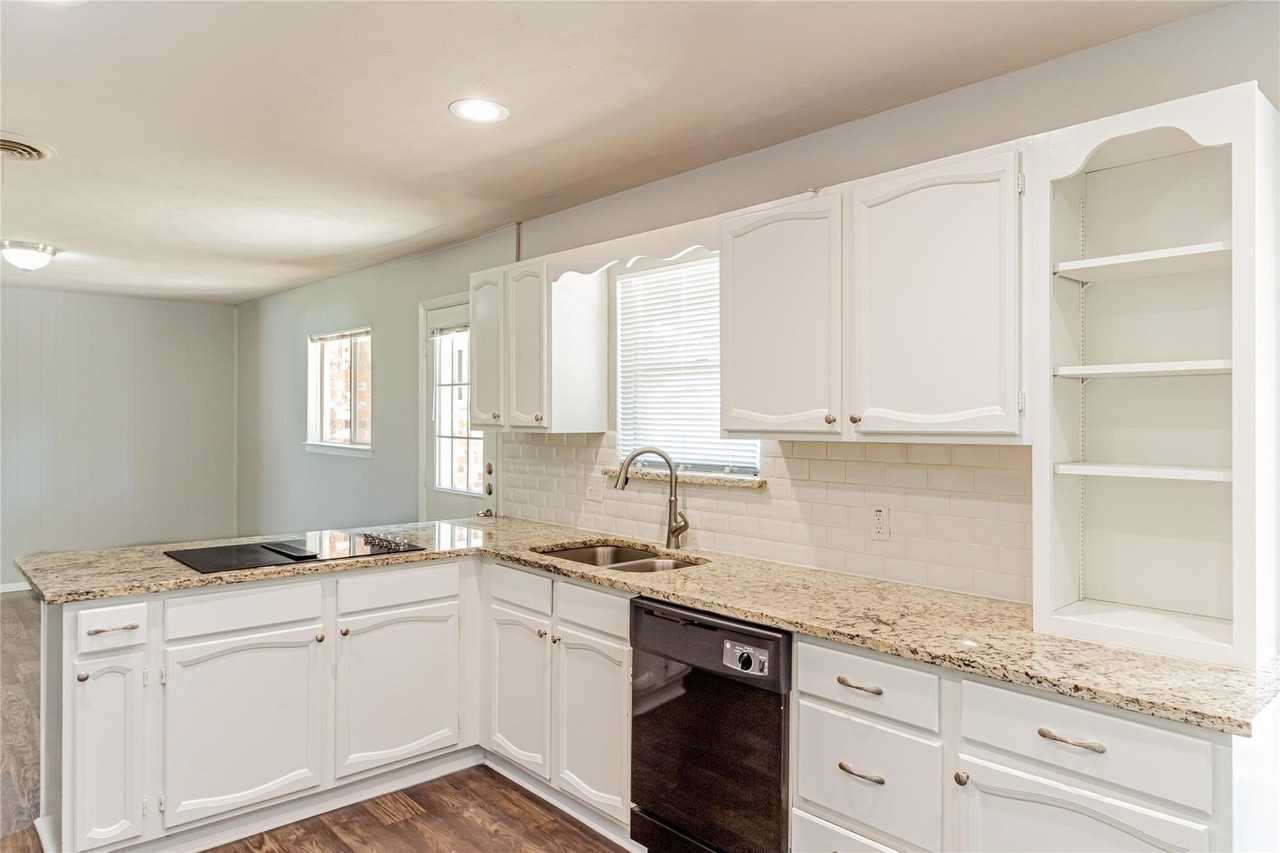 1021 Patricia St - Photo 4 of 21