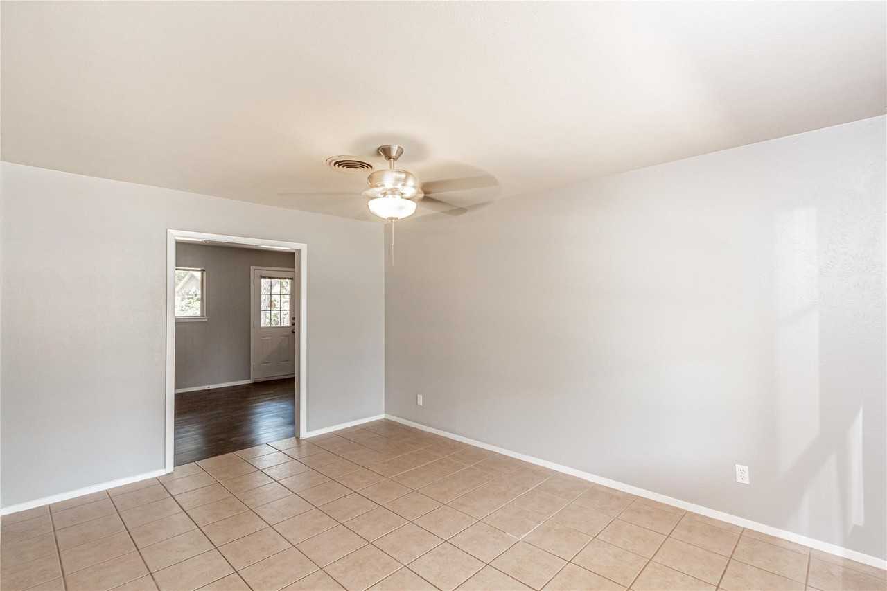 1021 Patricia St - Photo 5 of 21