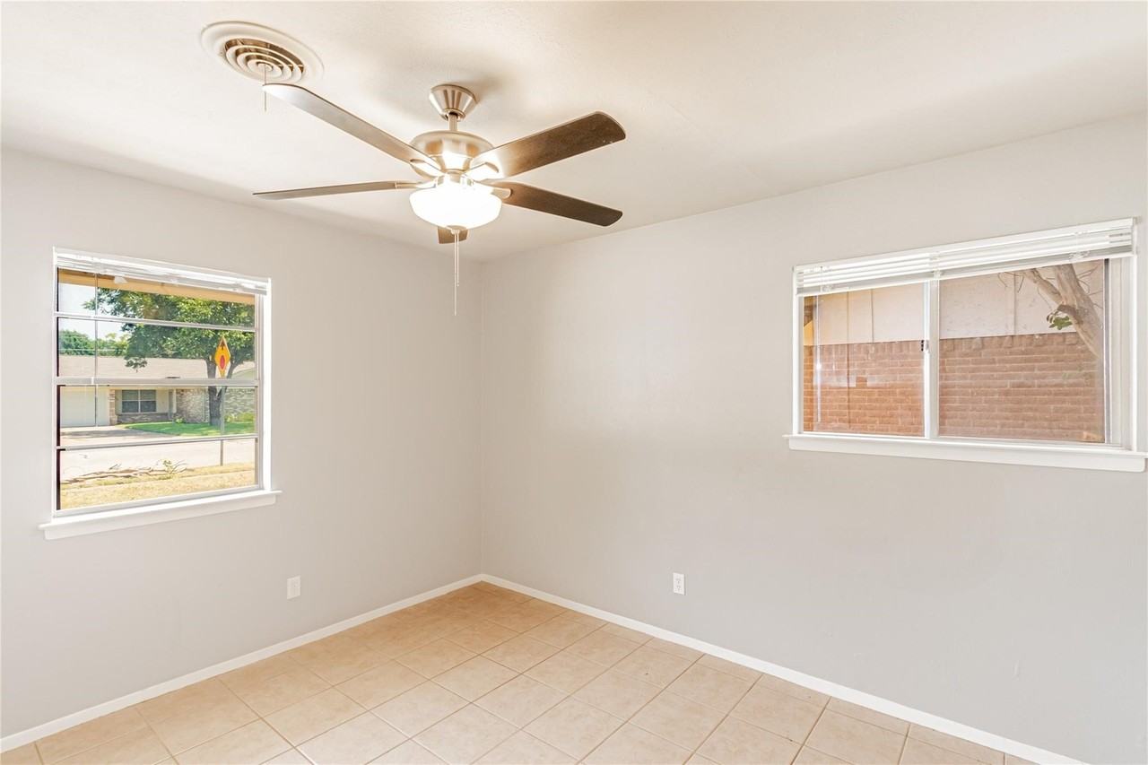 1021 Patricia St - Photo 6 of 21