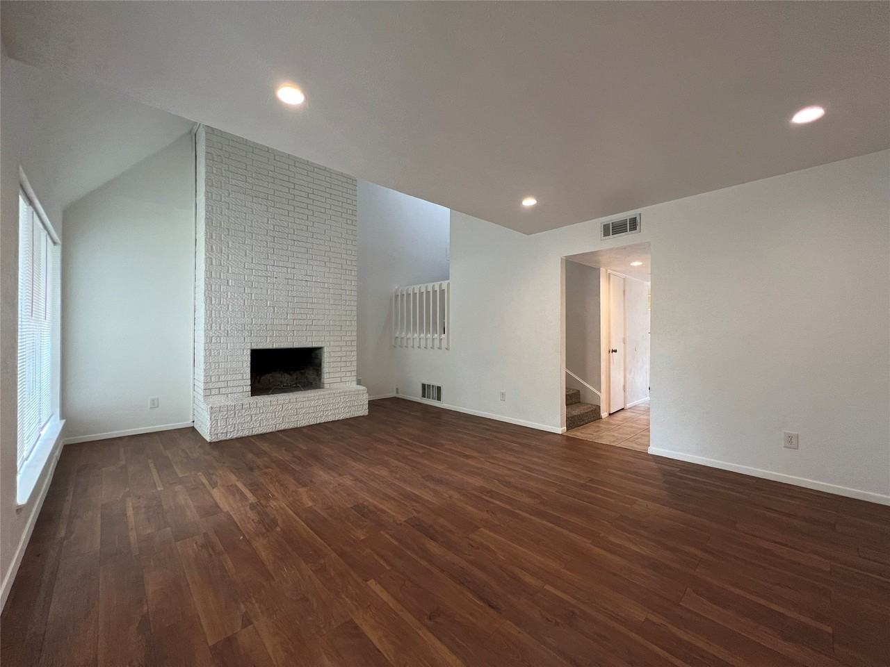 1908 Camden Ct #03 - Photo 2 of 17