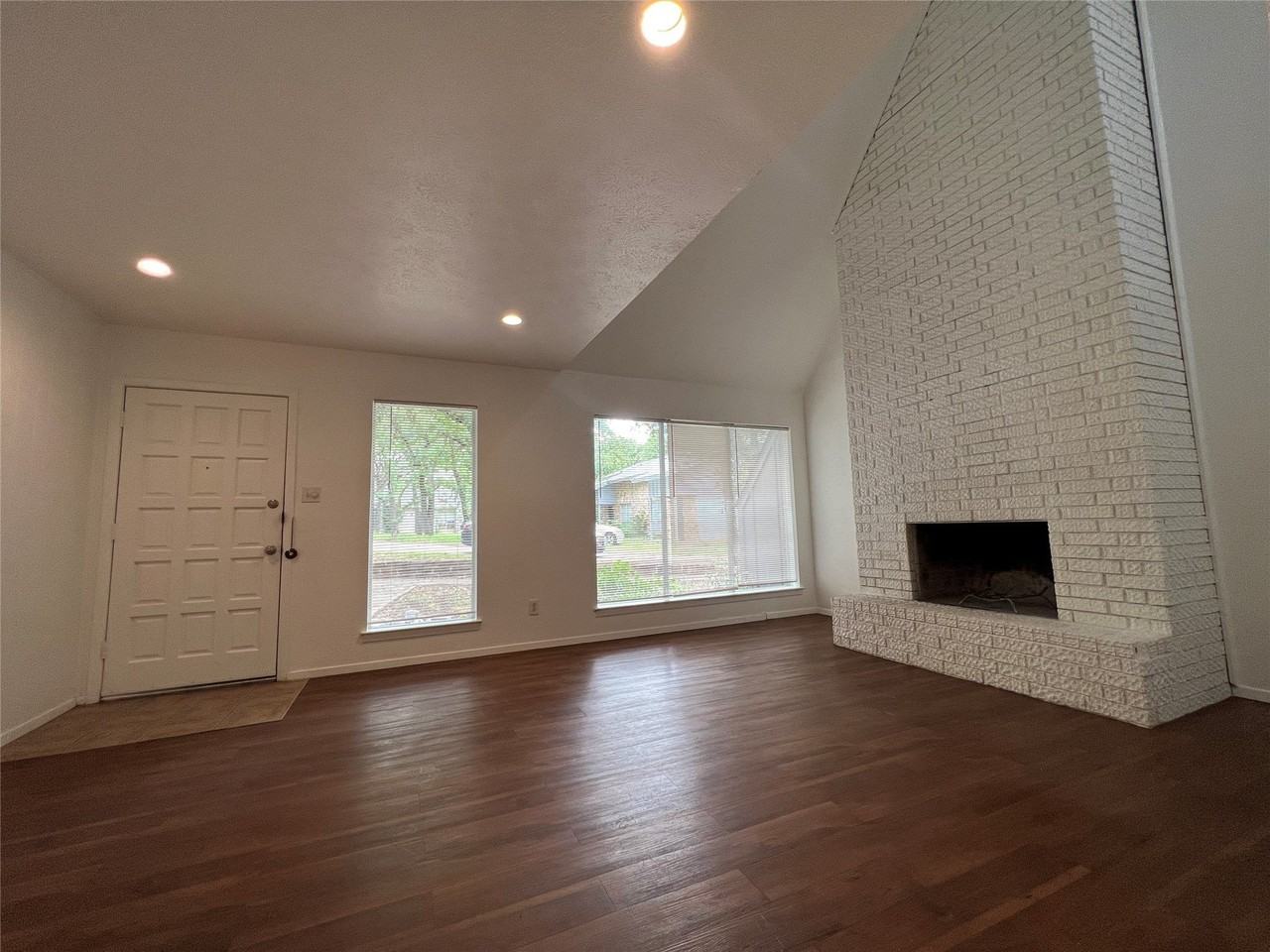 1908 Camden Ct #03 - Photo 3 of 17