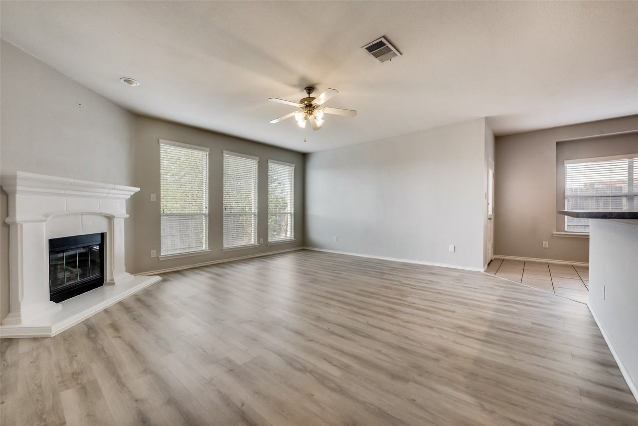 4029 Martinsburg Dr - Photo 4 of 16