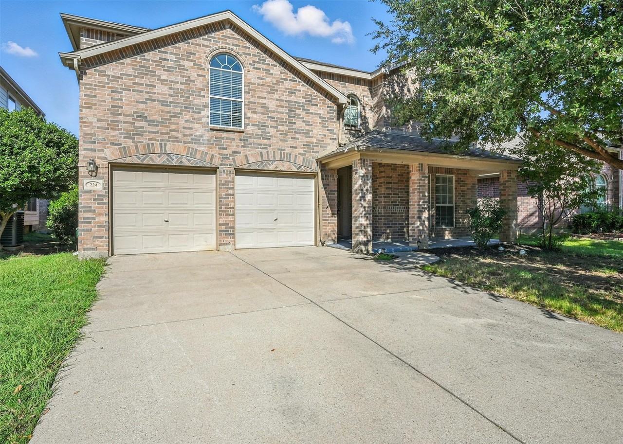224 Bluefinch Dr - Photo 2 of 14