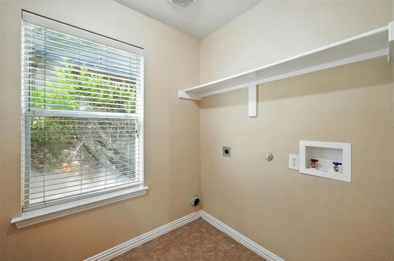 224 Bluefinch Dr - Photo 5 of 14