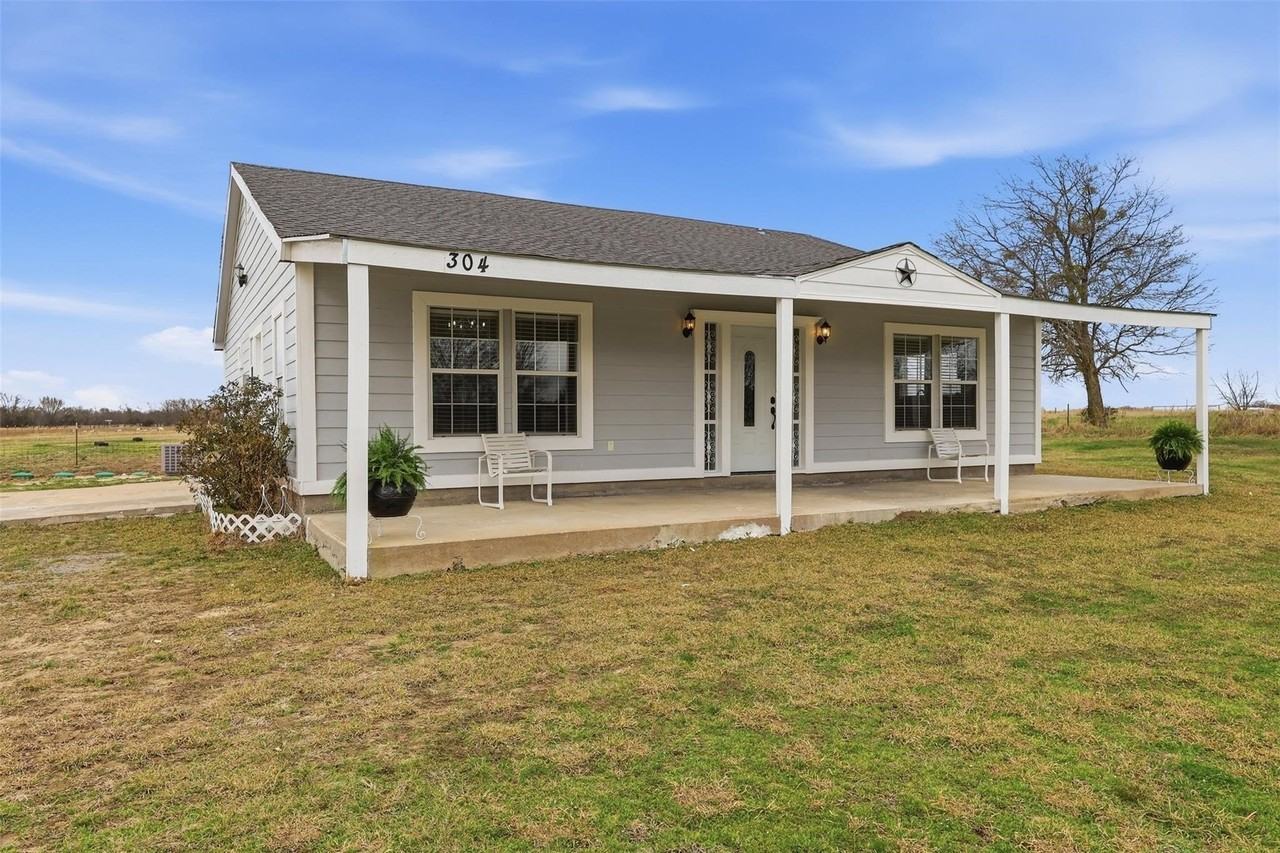 304 County Road 2260 - Photo 2 of 17
