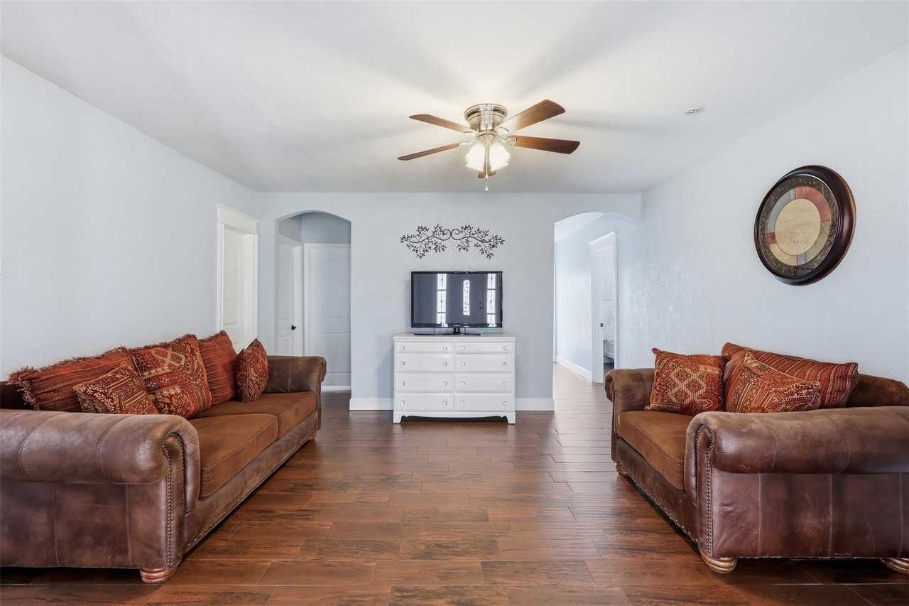 304 County Road 2260 - Photo 4 of 17