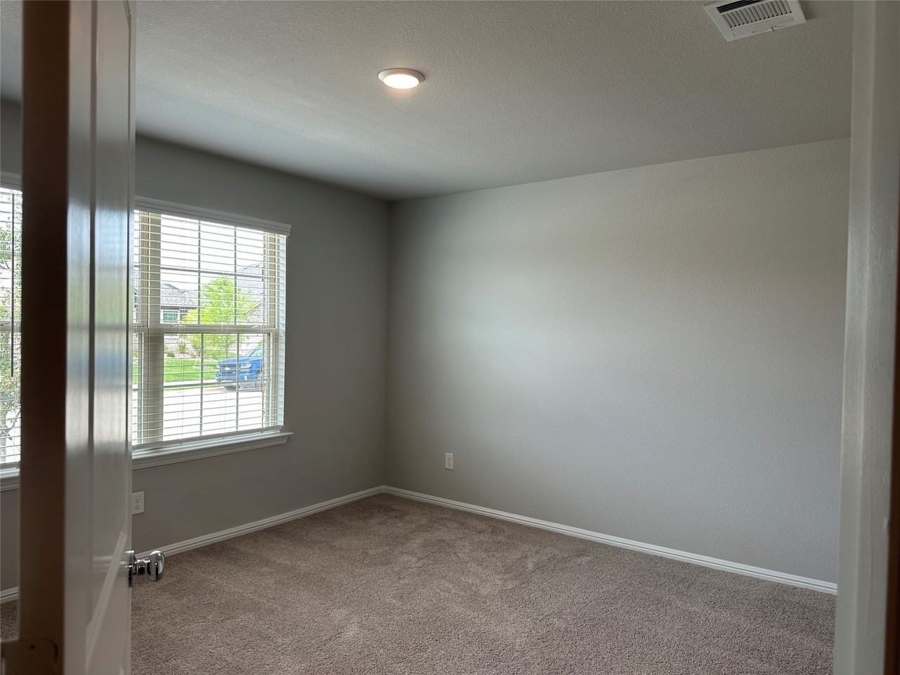 1416 Avalon Ct - Photo 4 of 34