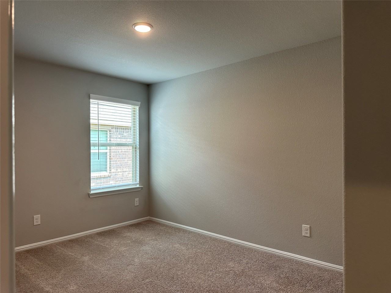 1416 Avalon Ct - Photo 5 of 34