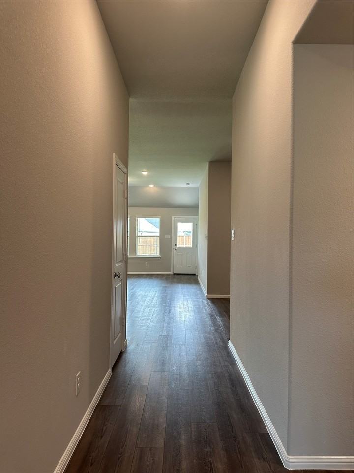 1416 Avalon Ct - Photo 7 of 34