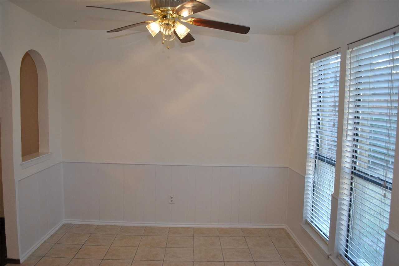 720 Ash St - Photo 3 of 9