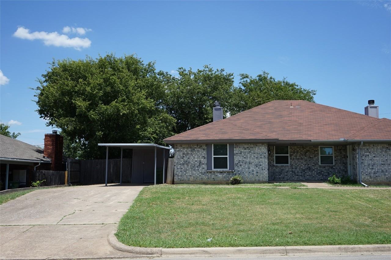 7729 Brandi Pl