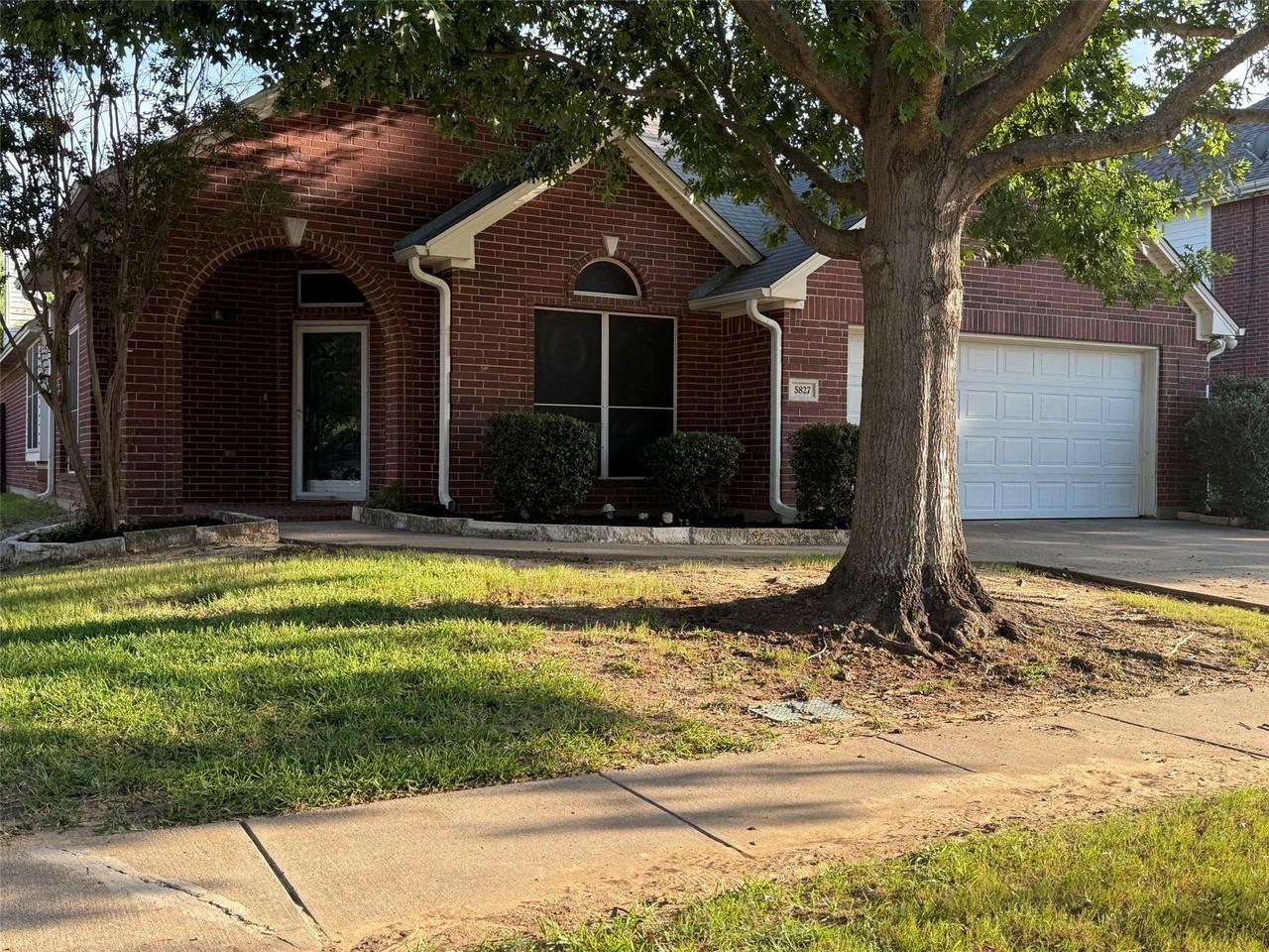 5827 Silver Sage Ln - Photo 2 of 27