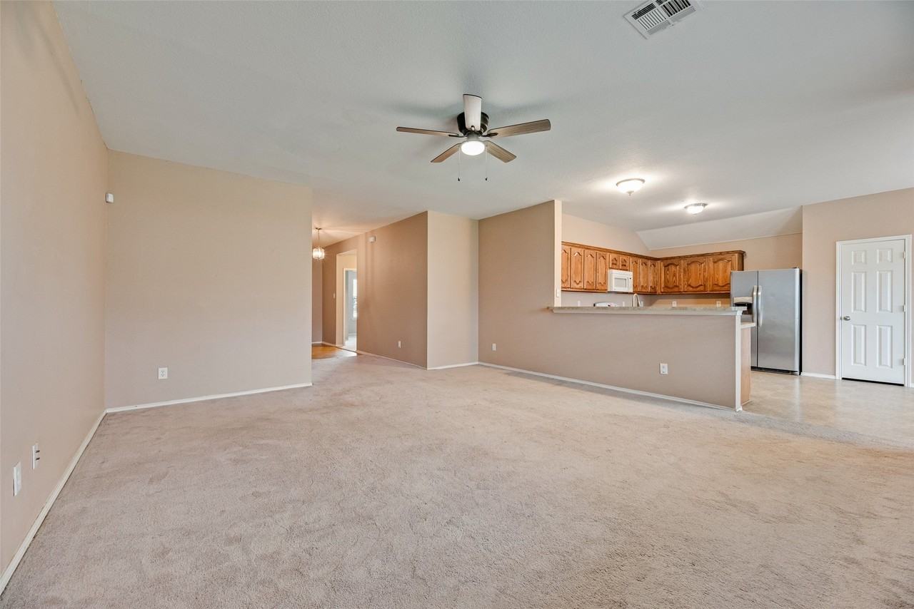 2701 Mockingbird St - Photo 4 of 21