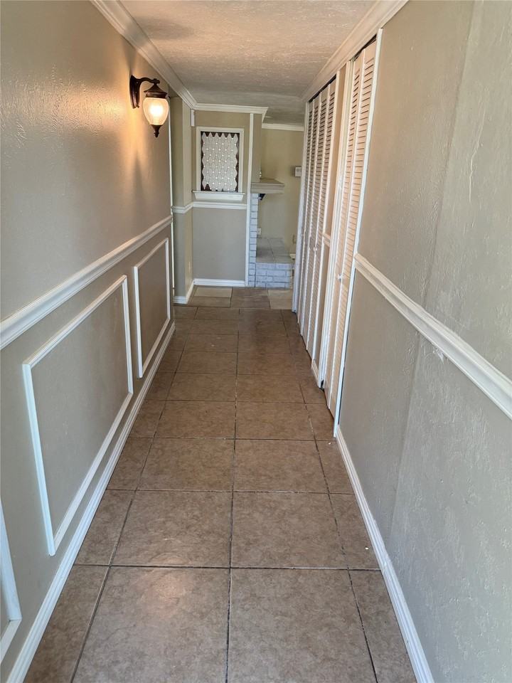 9113 Willowbrook Dr - Photo 3 of 17