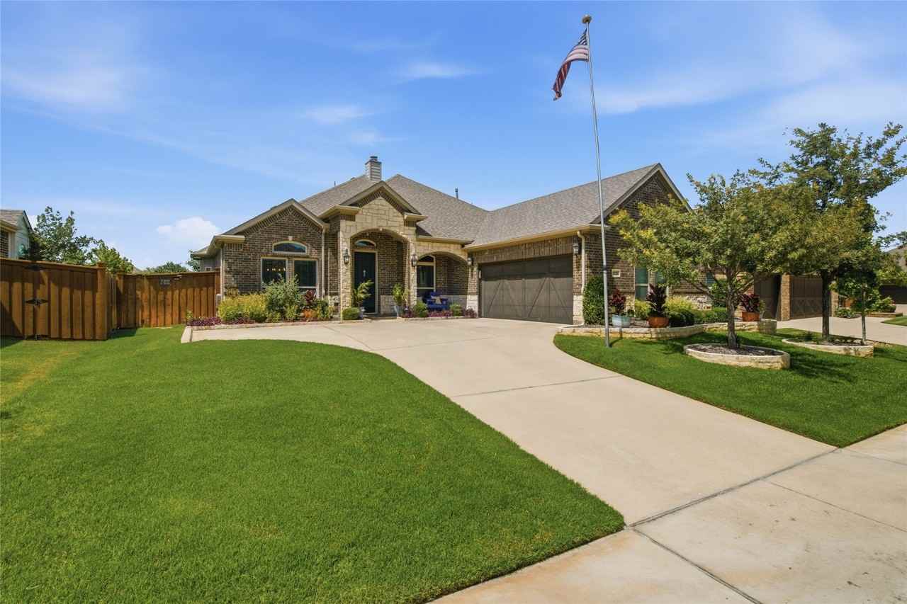 5221 Windstone Dr - Photo 2 of 38