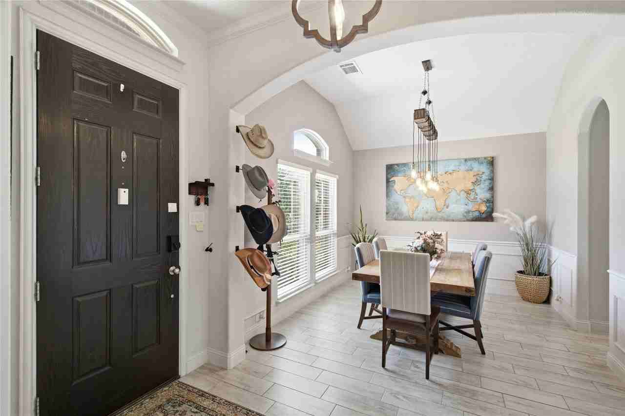 5221 Windstone Dr - Photo 5 of 38