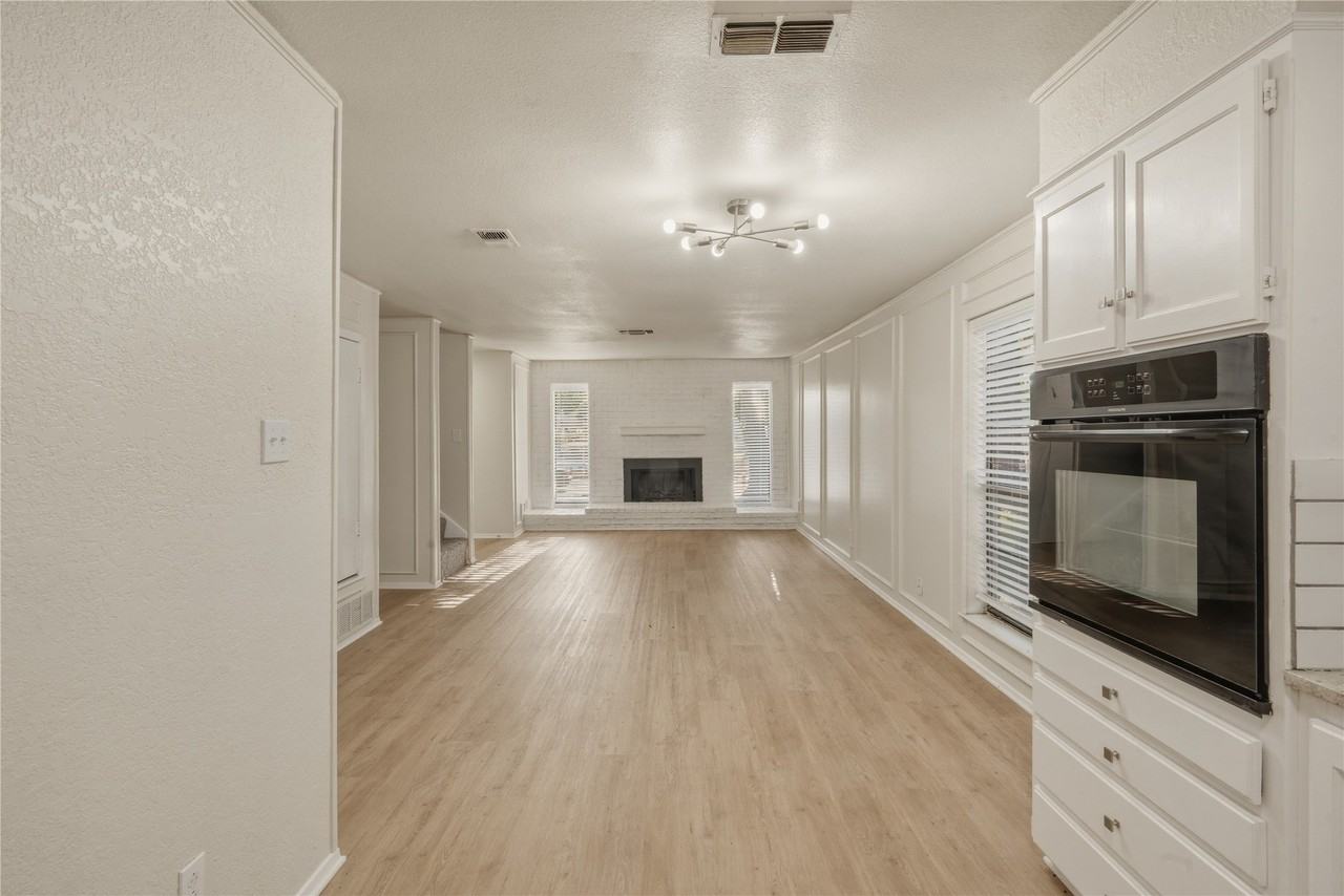 1620 Brown Trl - Photo 5 of 17