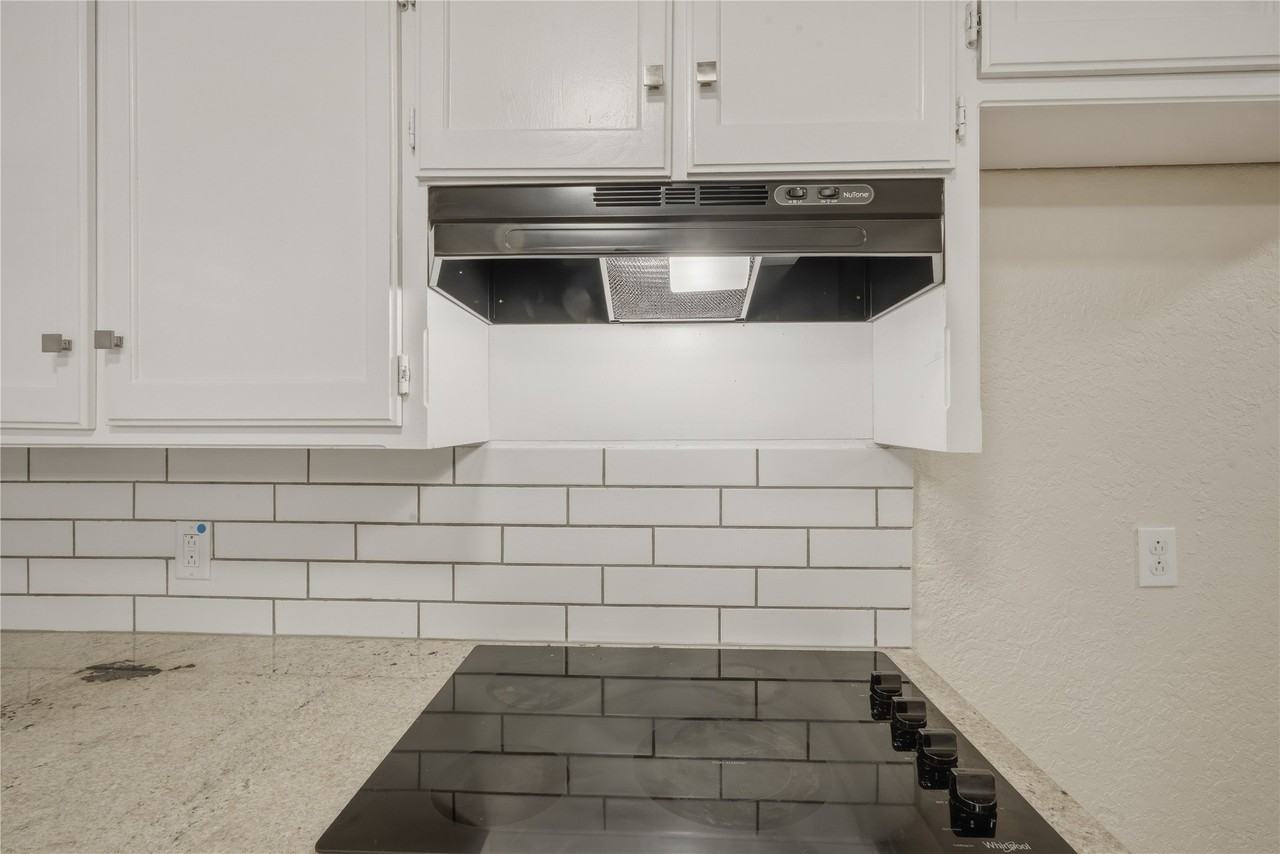 1620 Brown Trl - Photo 6 of 17
