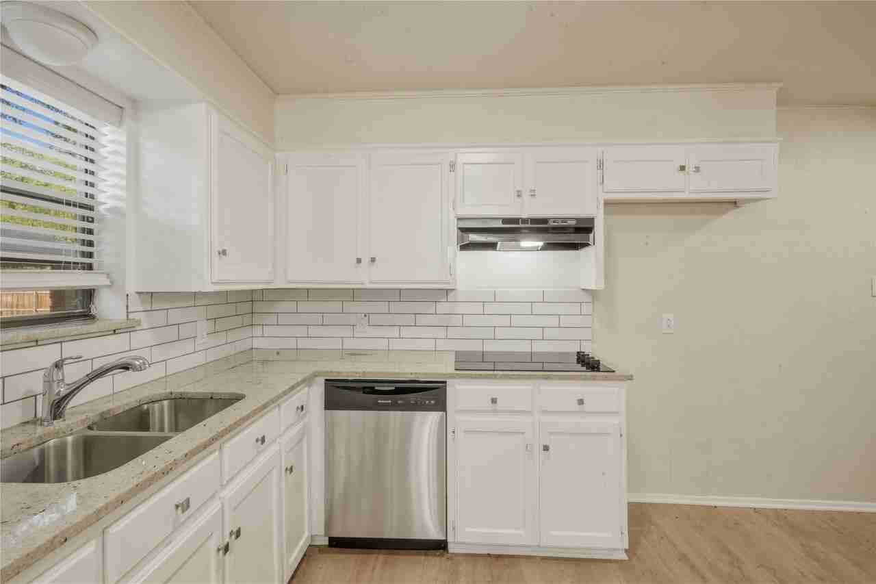 1620 Brown Trl - Photo 7 of 17