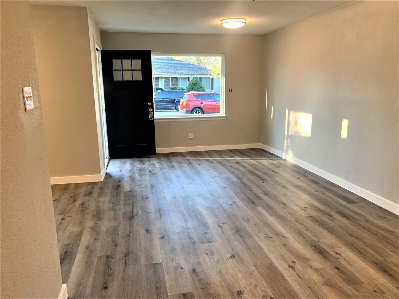 10004 Olmos Dr - Photo 2 of 21