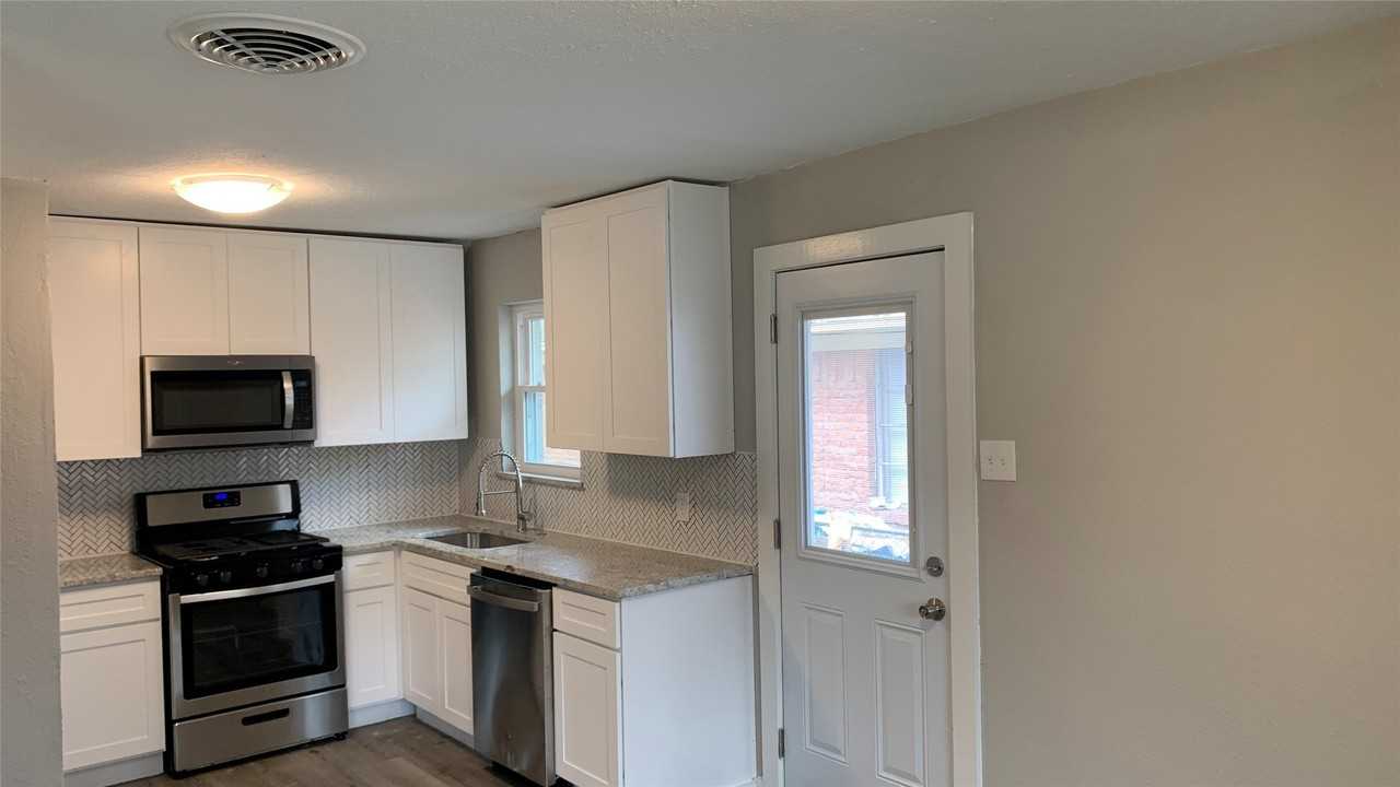 10004 Olmos Dr - Photo 5 of 21