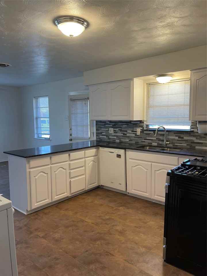6643 Ascot Ln - Photo 3 of 7