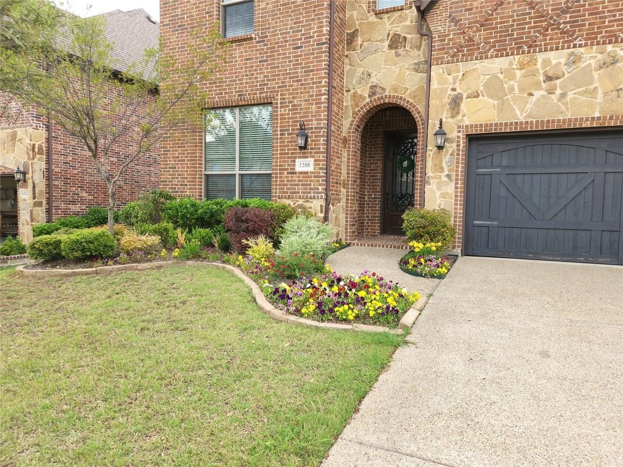 1208 Melcer St - Photo 2 of 36