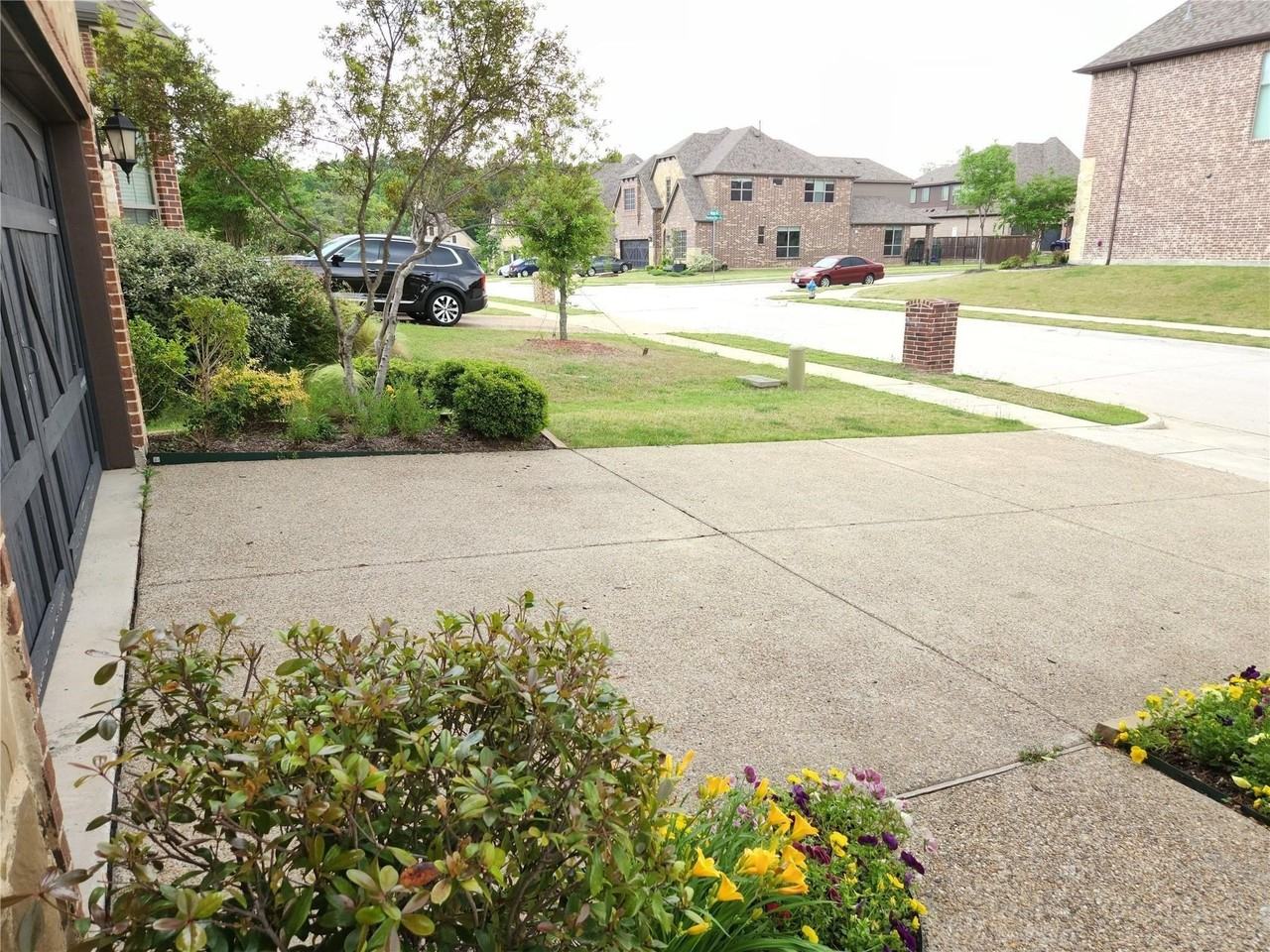 1208 Melcer St - Photo 4 of 36