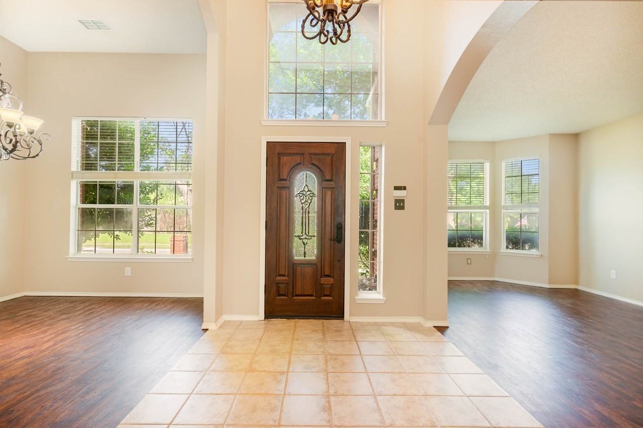 3108 Palmtree Dr - Photo 3 of 40