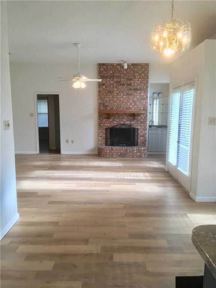 1406 Briarcrest Dr - Photo 5 of 13