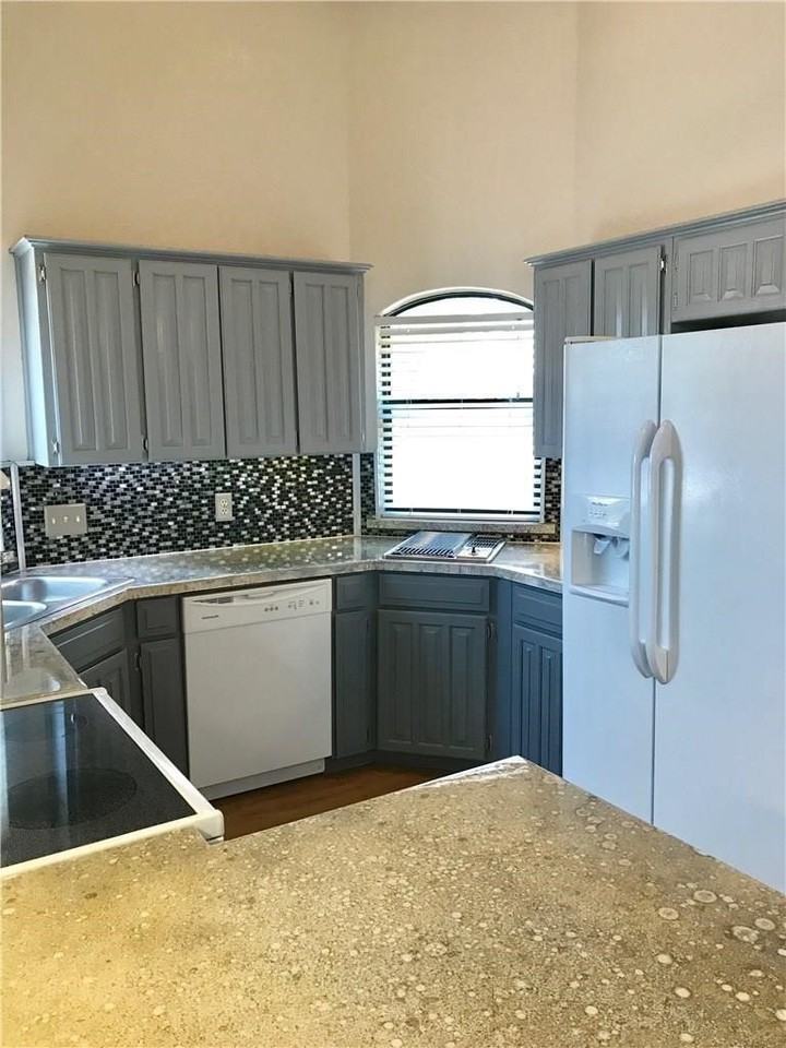1406 Briarcrest Dr - Photo 6 of 13