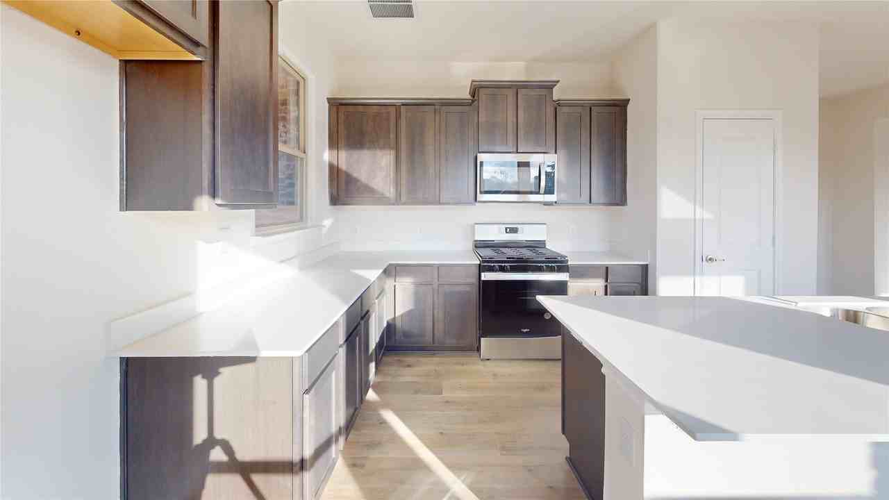 3941 Oak Creek Cir - Photo 5 of 21