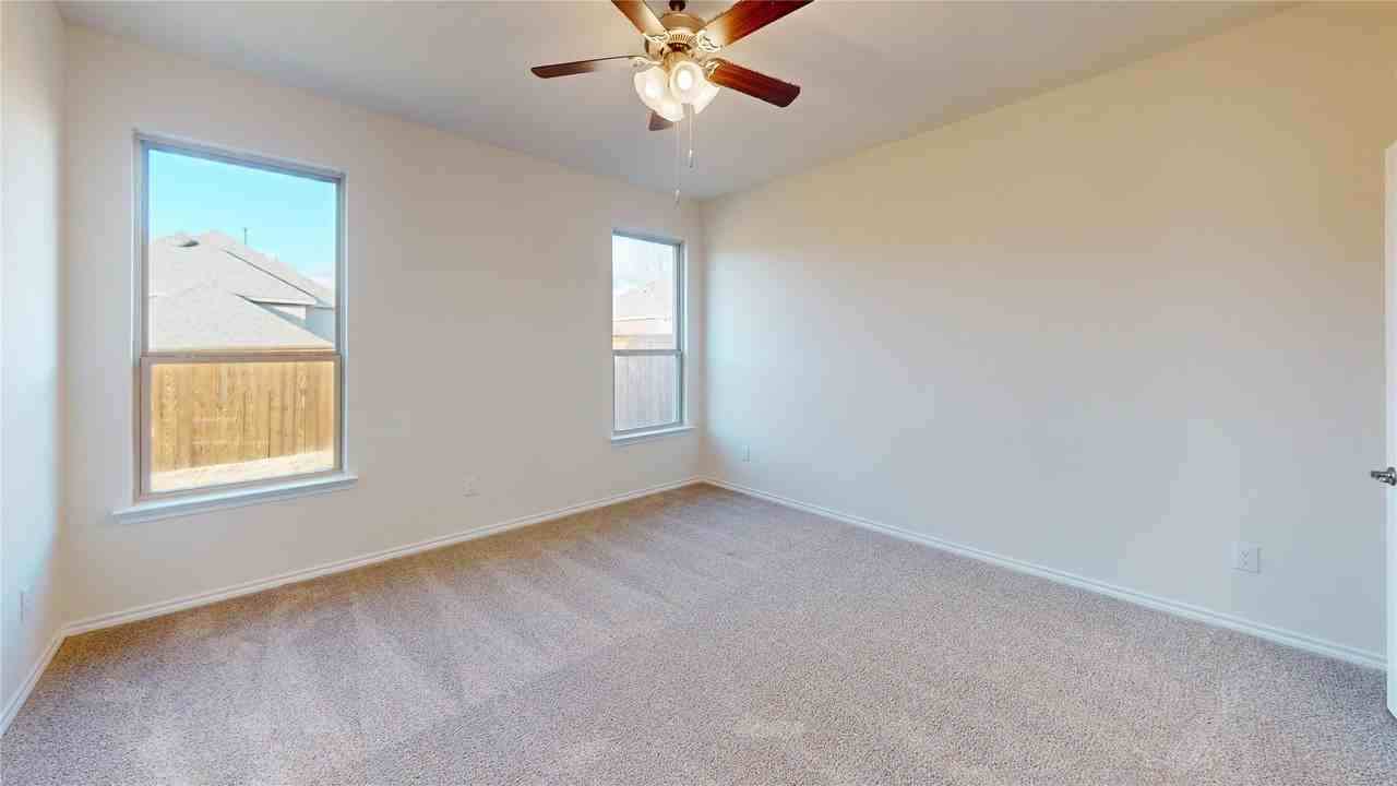 3941 Oak Creek Cir - Photo 7 of 21