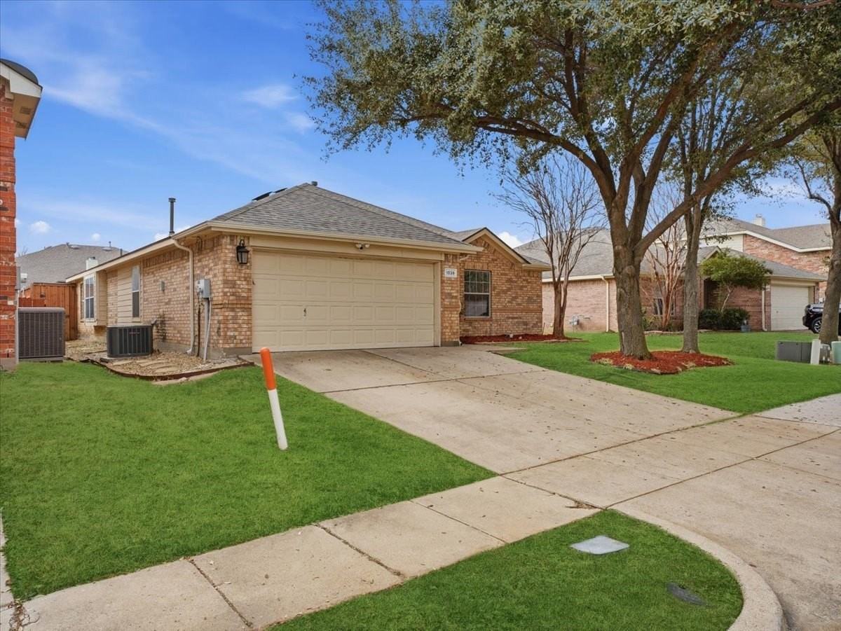 1039 Wood Brook Dr - Photo 4 of 29