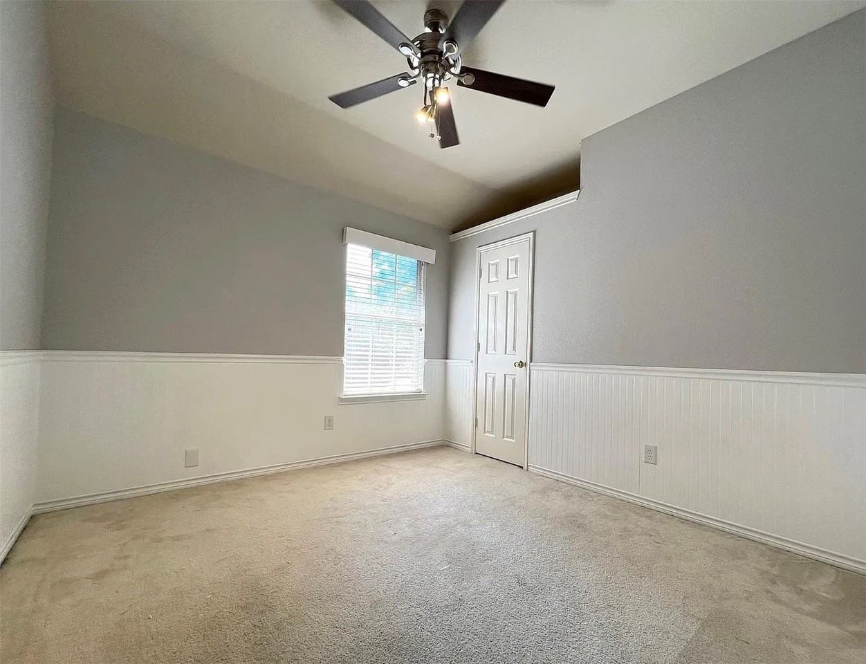 1418 Kingsley Dr - Photo 4 of 5