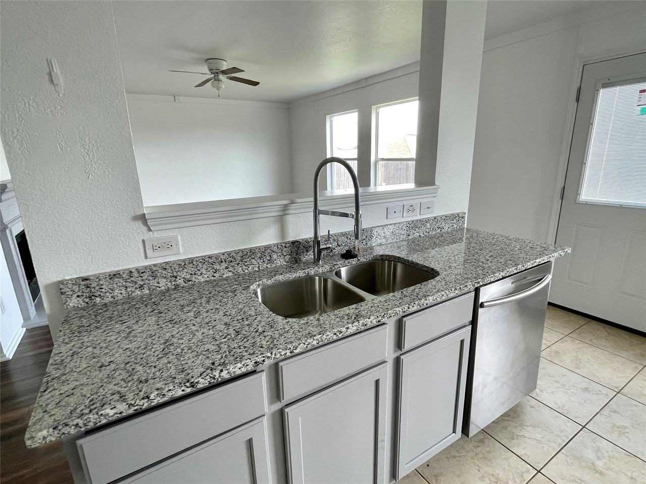 12413 Arbor Lake Rd - Photo 6 of 17