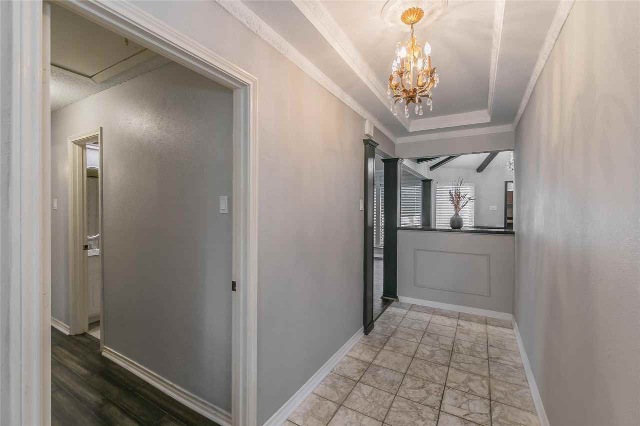 16404 Lauder Ln - Photo 4 of 38