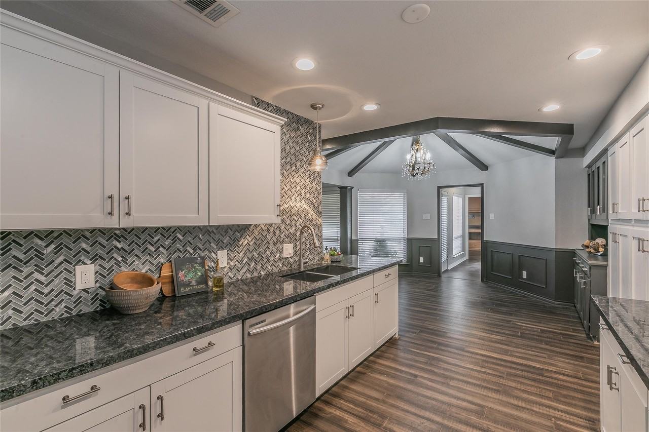 16404 Lauder Ln - Photo 7 of 38