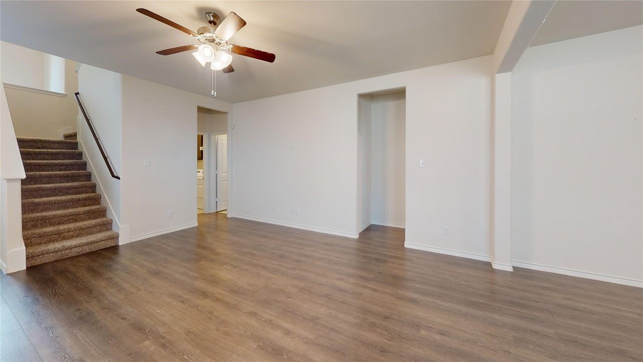 612 Liliana Ln - Photo 4 of 19