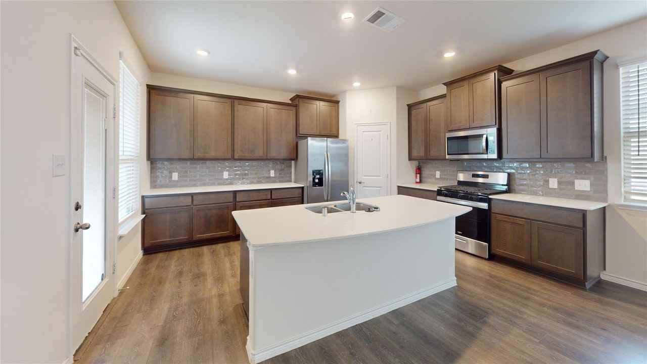 612 Liliana Ln - Photo 5 of 19