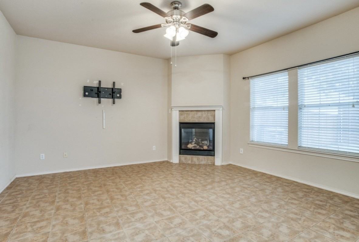 187 Castleridge Dr #B - Photo 2 of 10