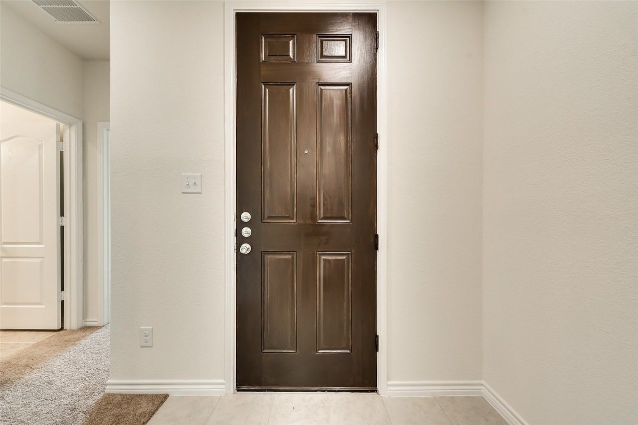 2708 Ryder Ln - Photo 3 of 20