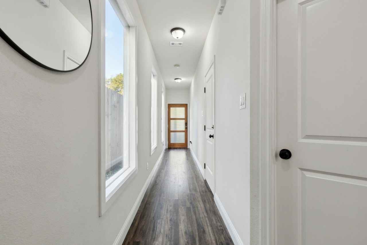 2224 Dyson St - Photo 3 of 17