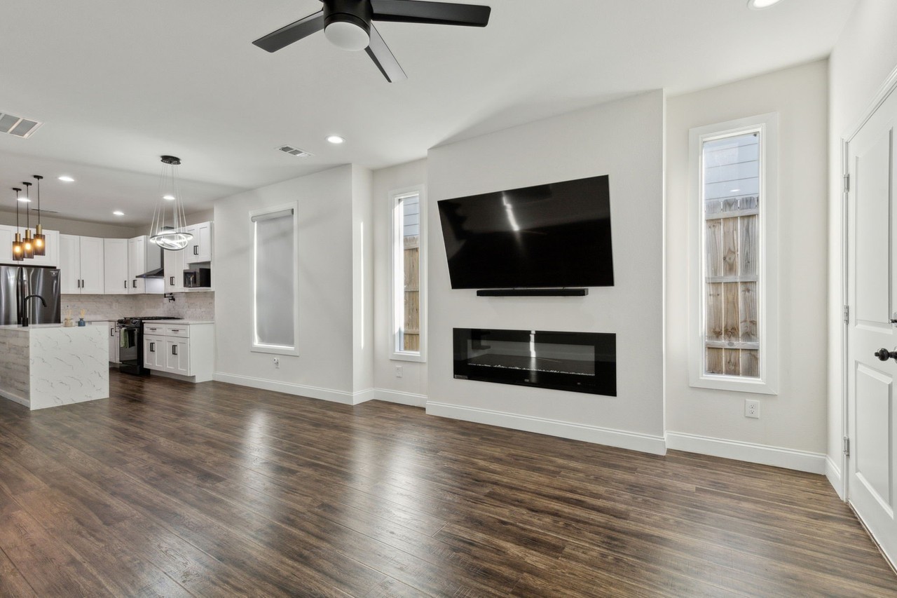 2224 Dyson St - Photo 4 of 17