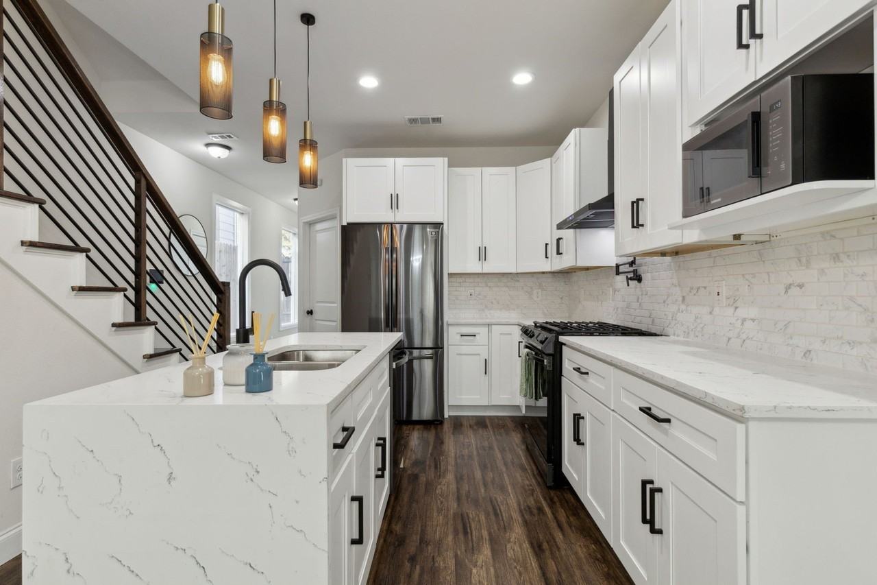 2224 Dyson St - Photo 5 of 17