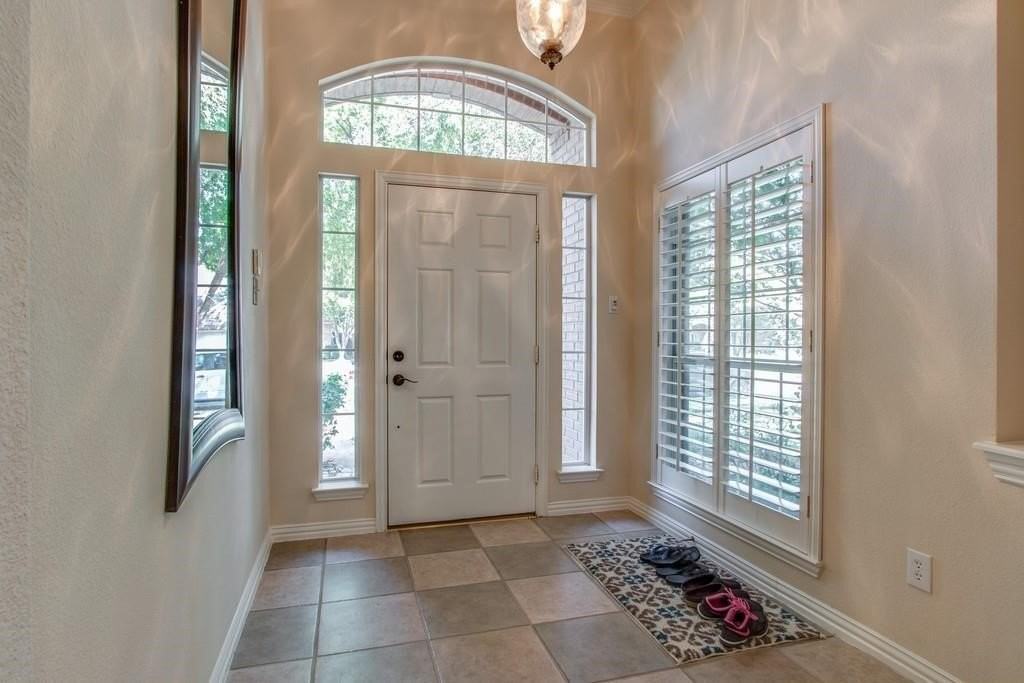 4636 Skyline Dr - Photo 2 of 20
