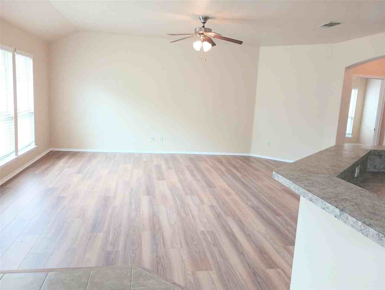 1817 Pecan Grove Dr - Photo 4 of 20