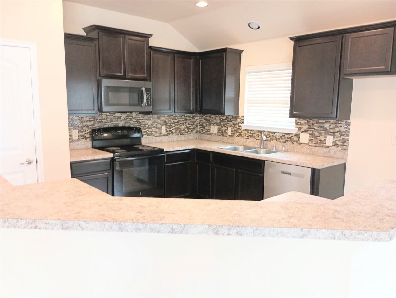 1817 Pecan Grove Dr - Photo 5 of 20